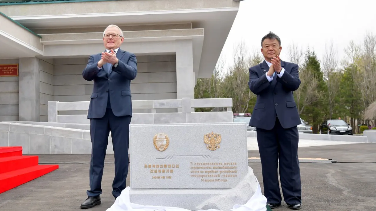 รัสเซีย-เกาหลีเหนือ ทำพิธีเปิดตัวการก่อสร้างสะพานถนนเชื่อมสองประเทศ