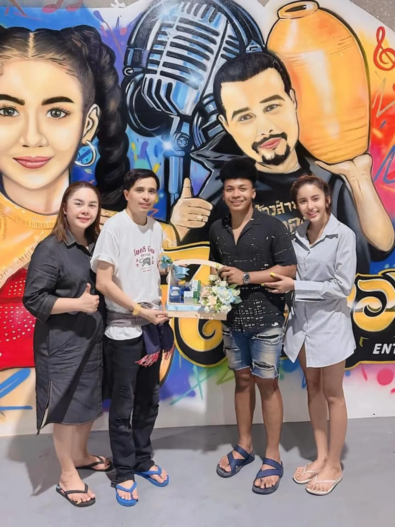 นายห้างประจักษ์ชัย คืนสัญญาให้ โชค รถแห่ ก่อนกำหนด แฟนๆ ชื่นชมผู้ให้อย่างแท้จริง