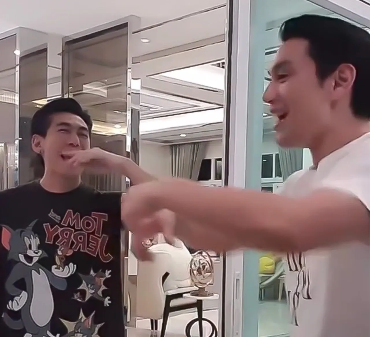 เปิดโมเมนต์ นิวเคลียร์-บ๊อบบี้ มาเจอ เพชรจ้า-เนปจูน ชาวเน็ตชมครอบครัวนี้น่ารักมาก