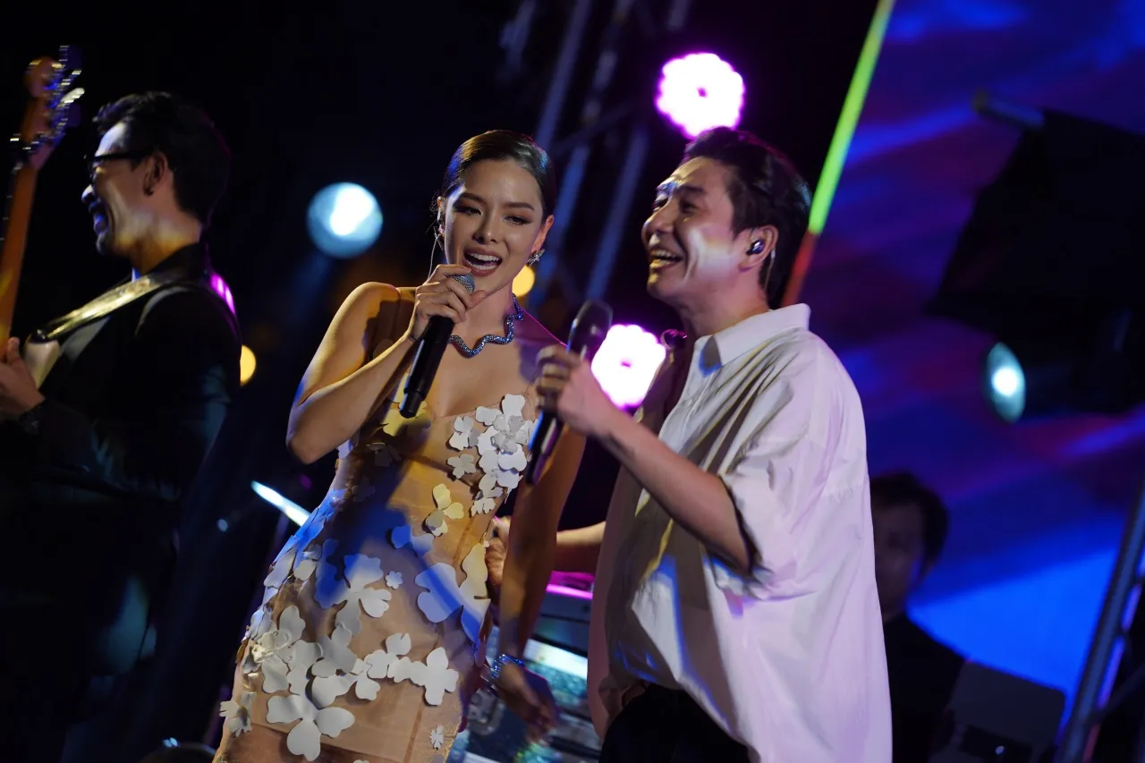 บุรินทร์-ลิเดี-บอย พีซเมคเกอร์ ขึ้นคอนเสิร์ต Melody by the Sea ท่ามกลางบรรยากาศริมทะเล