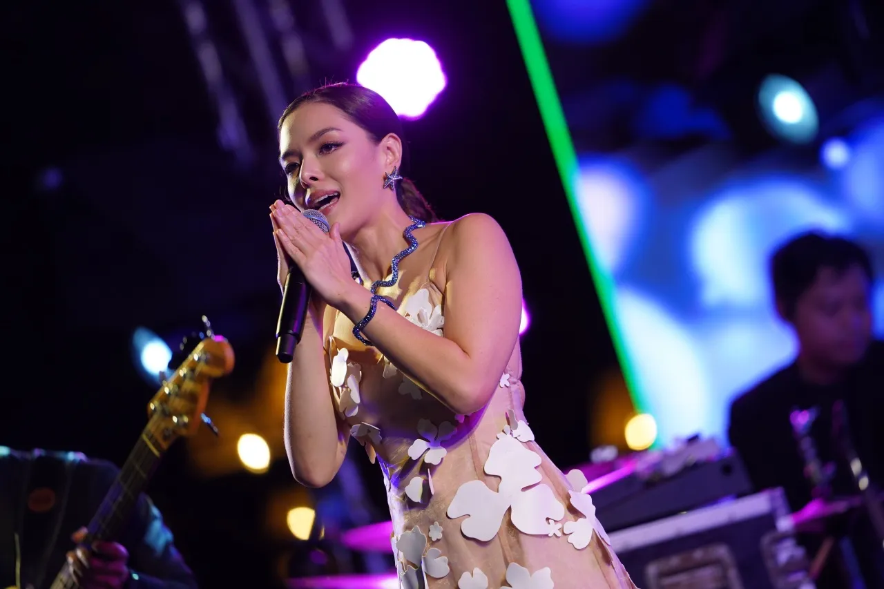 บุรินทร์-ลิเดี-บอย พีซเมคเกอร์ ขึ้นคอนเสิร์ต Melody by the Sea ท่ามกลางบรรยากาศริมทะเล