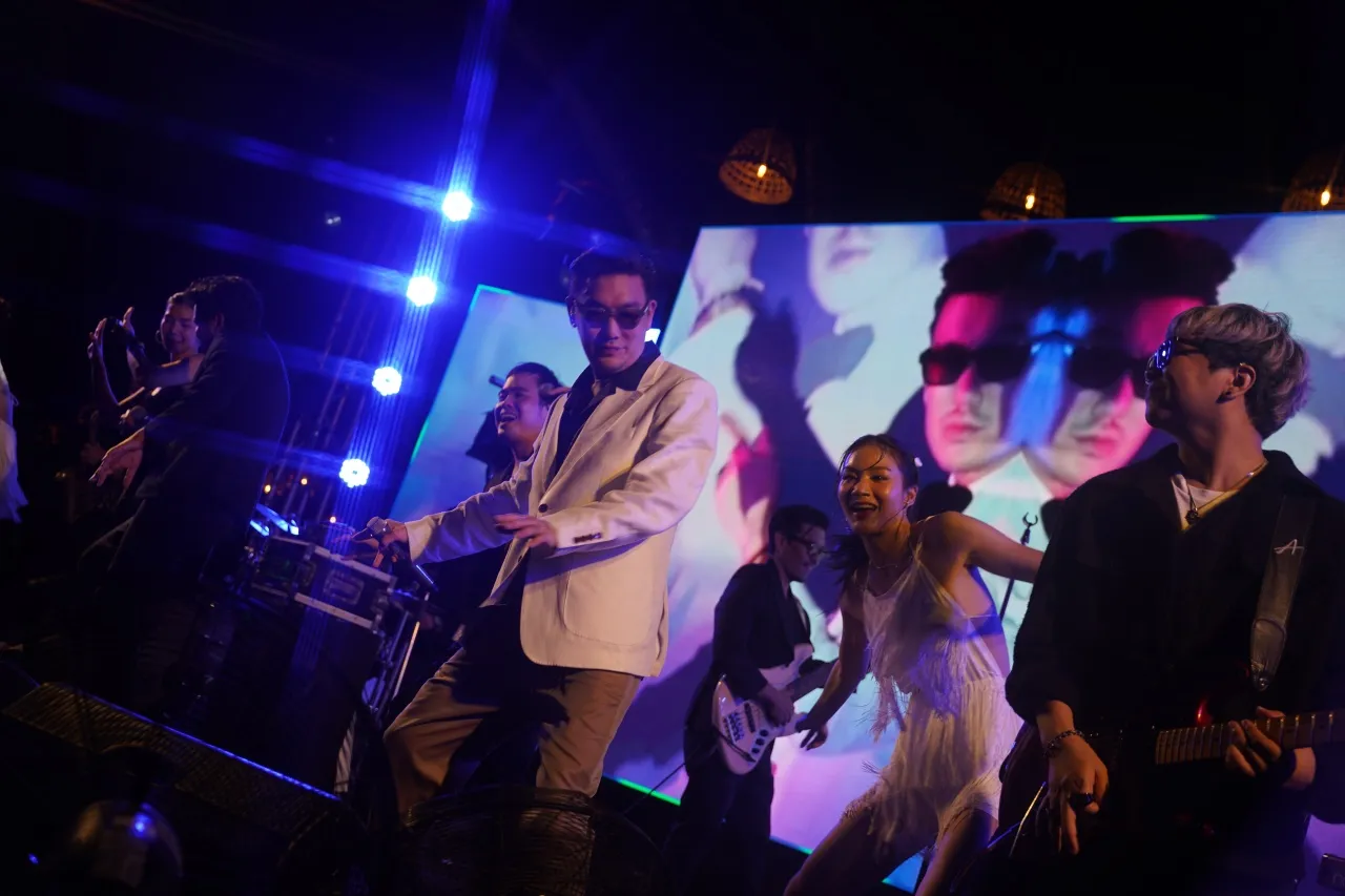 บุรินทร์-ลิเดี-บอย พีซเมคเกอร์ ขึ้นคอนเสิร์ต Melody by the Sea ท่ามกลางบรรยากาศริมทะเล