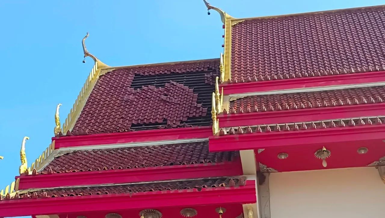 พายุฤดูร้อนพัดถล่ม "ชัยภูมิ" บ้าน-วัด ได้รับความเสียหายนับ 100 หลัง