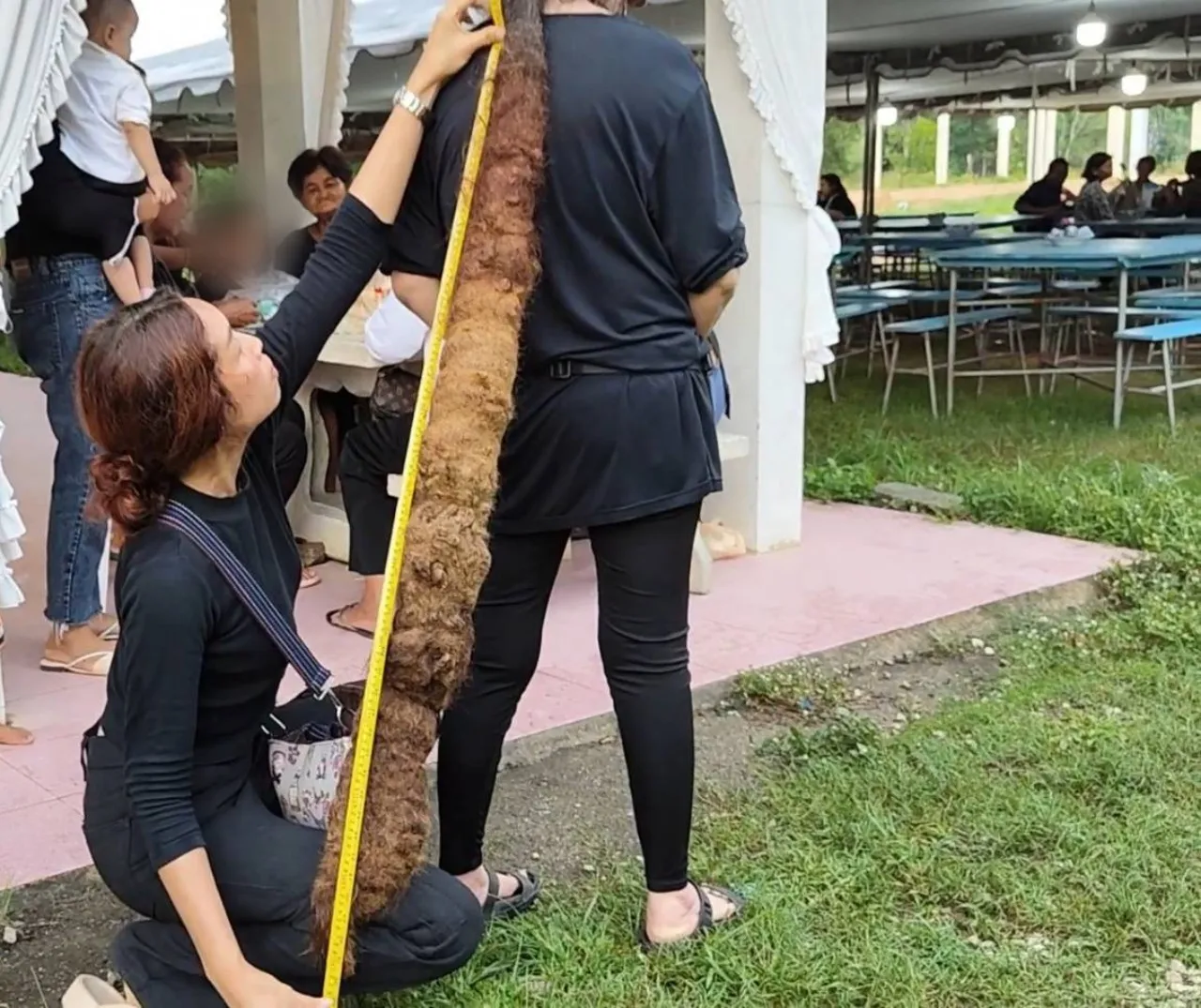 หญิงวัย 50 เผยเหตุผลไว้ "ผมผีช่อ" มากว่า 10 ปี เชื่อมีสิ่งลี้ลับคุ้มครองอยู่