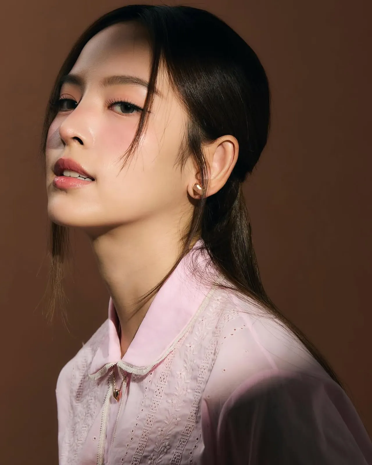 ณิชา โพสต์ภาพไอจี แฟนๆ เถียงกันสนั่น ภาพแขนผู้ชายมีรอยสักใช่ โตโน่ หรือไม่