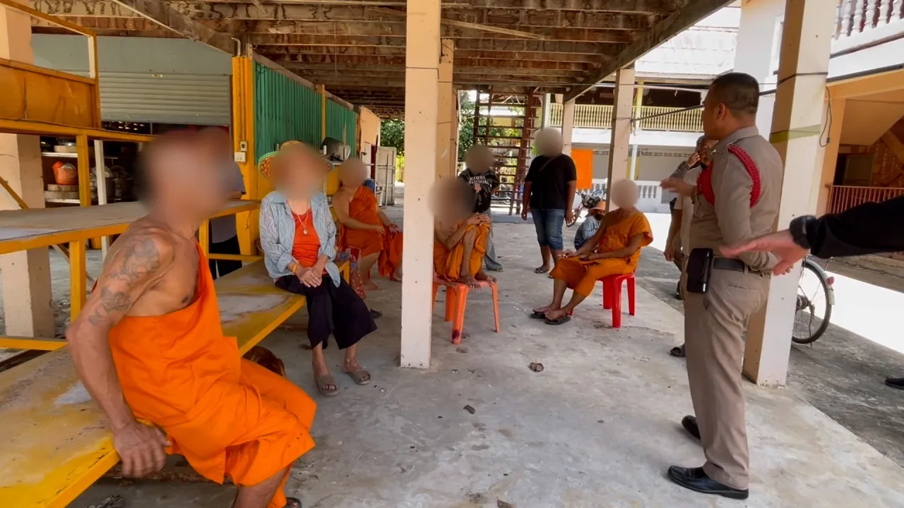 เถียงกันลั่นวัด ชาวบ้านรวมตัวร้อง หลวงตาฉัน "กัญชา" ขู่ฆ่าพระร่วมวัด