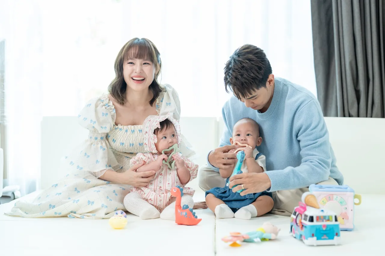 ส่องความน่ารัก น้องลิกก้า-น้องโรร่า ถ่ายแบบสุดคิ้วท์กับพ่อแดน แม่แพทตี้