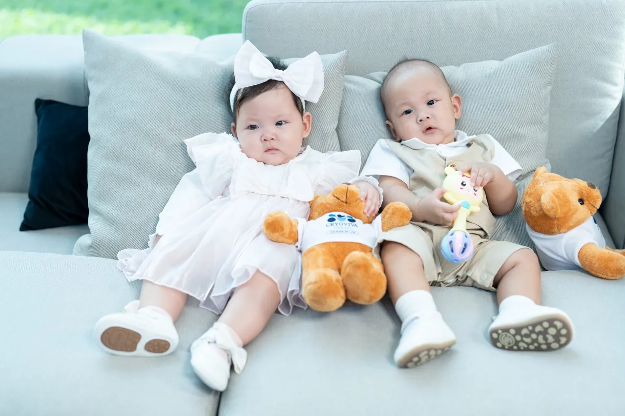 ส่องความน่ารัก น้องลิกก้า-น้องโรร่า ถ่ายแบบสุดคิ้วท์กับพ่อแดน แม่แพทตี้