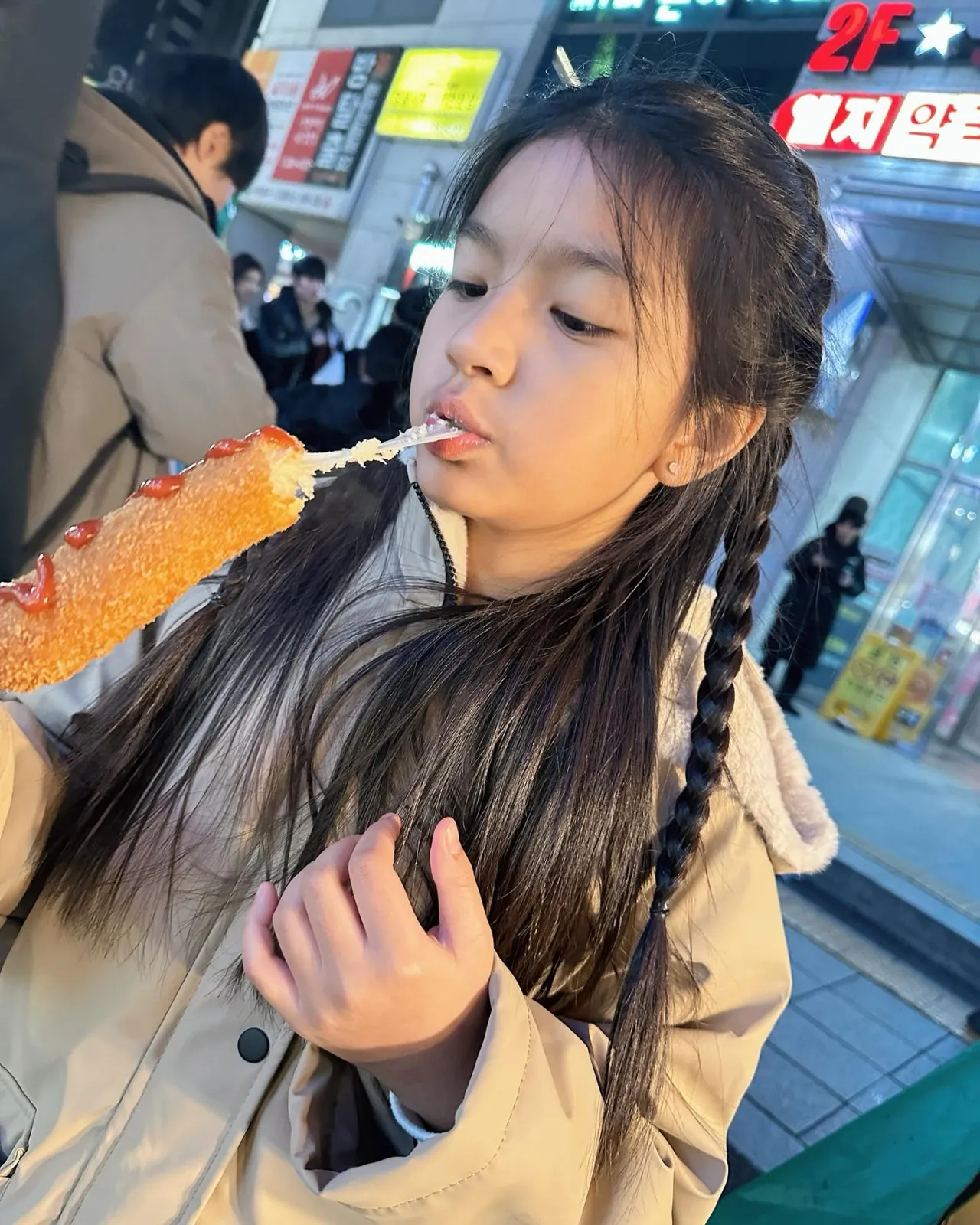 น้องมะลิ ลูกพ่อปอ ทฤษฎี ไปเที่ยวเกาหลีกับ แม่โบว์ แวนดา คนแห่ทักคิดถึงสาวน้อย 3 จุก