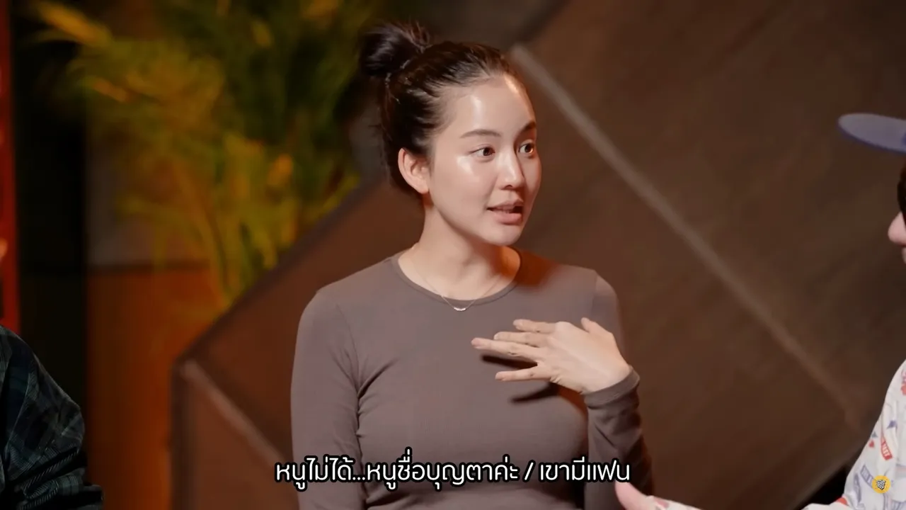 โบว์ เมลดา โชว์หน้าสดสวยน่ารักมาก แต่งตัวชิลๆ แต่ดูหุ่นแซ่บแย่งซีน (คลิป)