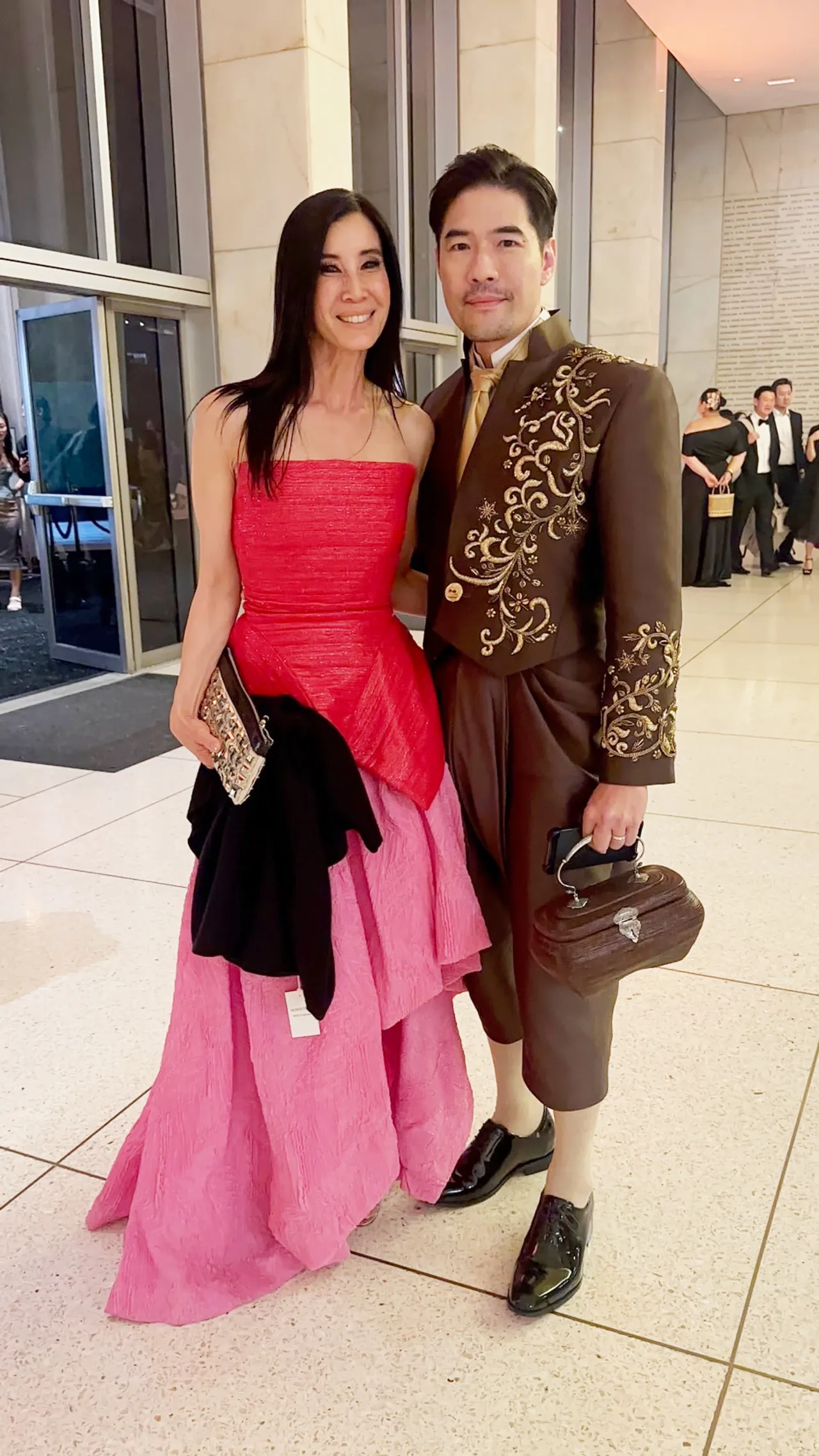 วู้ดดี้ ภูมิใจ! เดินพรมทองในชุดไทยร่วมงาน Gold Gala 2025 เวทีเอเชียระดับโลก