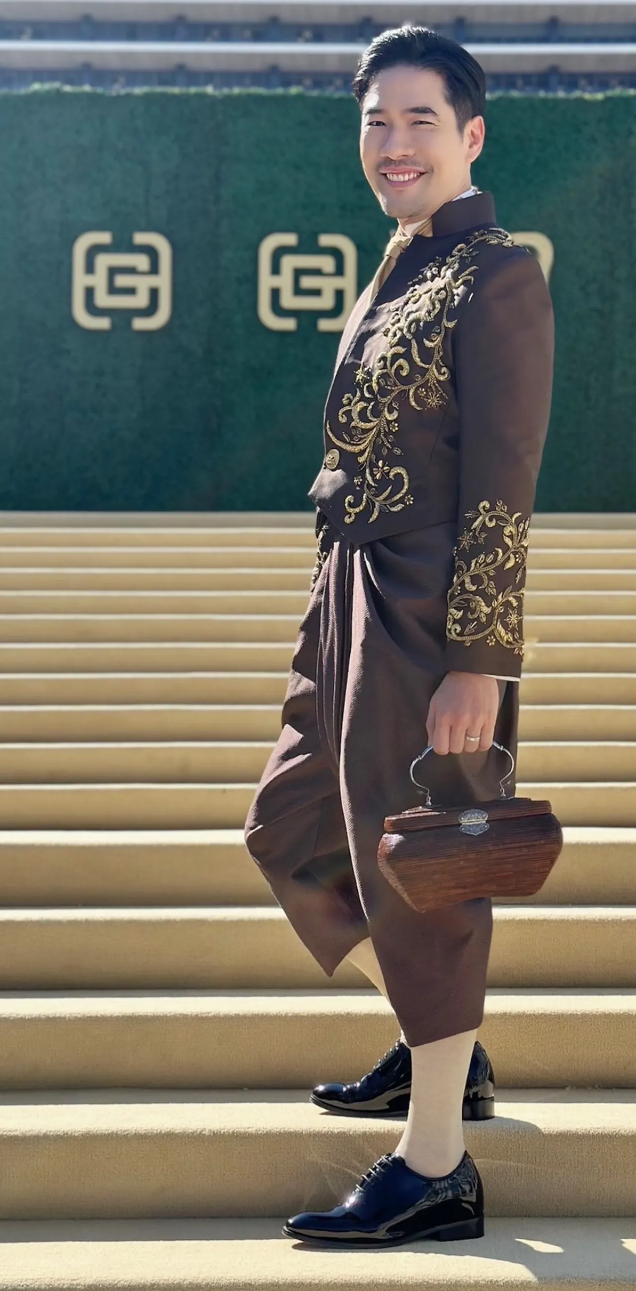 วู้ดดี้ ภูมิใจ! เดินพรมทองในชุดไทยร่วมงาน Gold Gala 2025 เวทีเอเชียระดับโลก