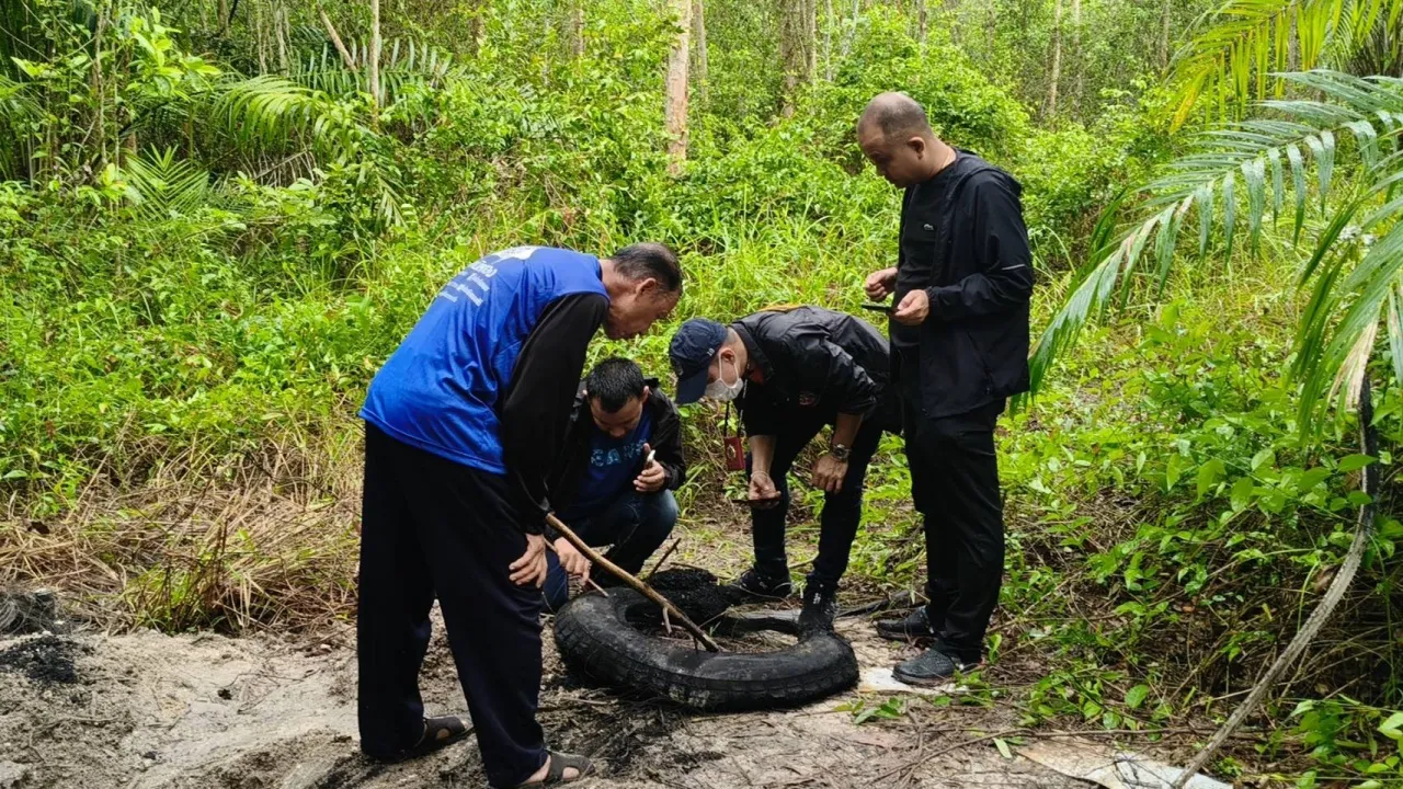 ฆ่าเผานั่งยางโหด 4 ศพ ในสวนปาล์มน้ำมัน จ.ตรัง ล่ามือสังหาร คาดไม่ต่ำกว่า 3 คน