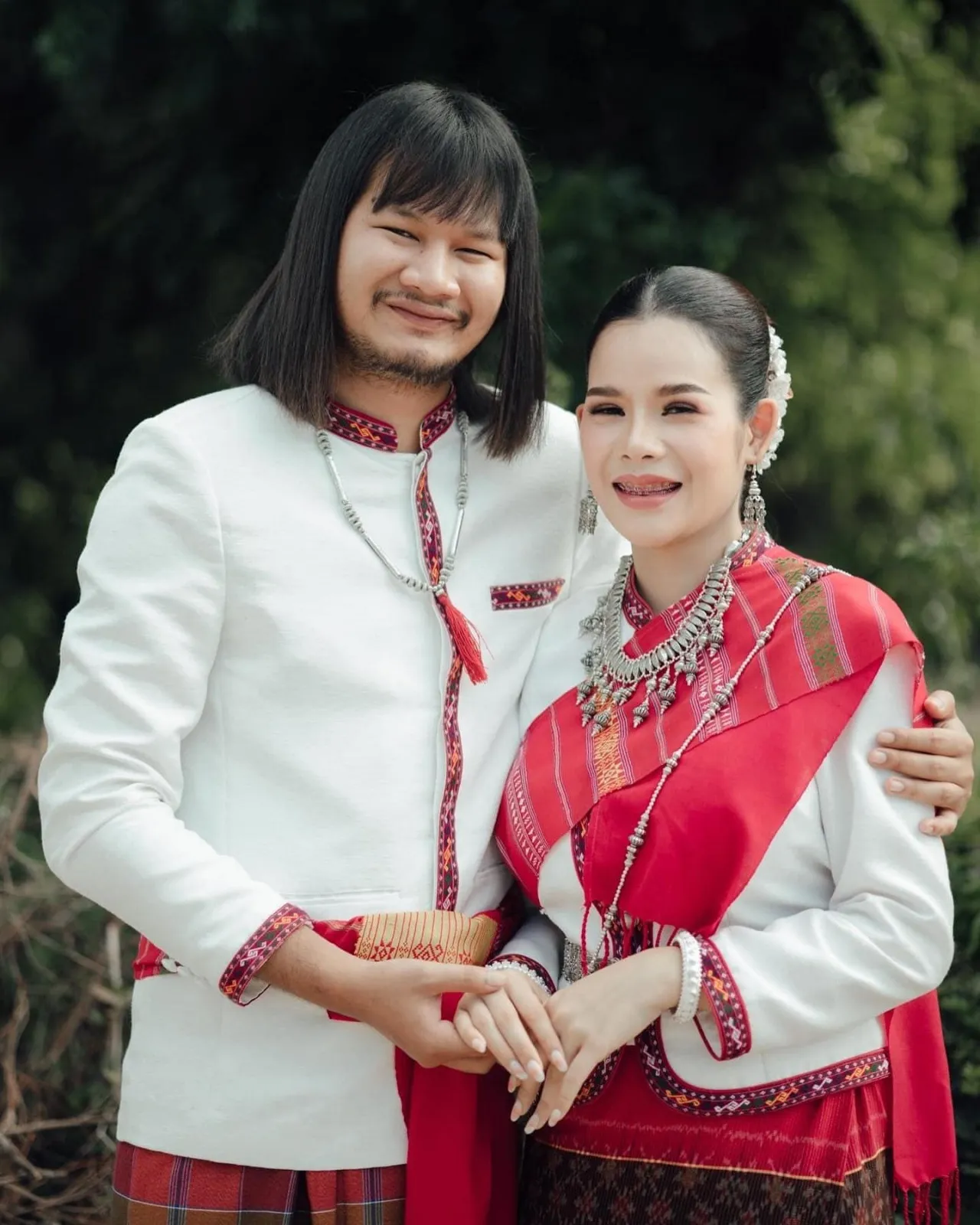 เปิดประวัติ ด้งเด้ง หรือ จ่าลอด พระเอกจักรวาลไทบ้าน ผู้มีทรงผมเป็นเอกลักษณ์