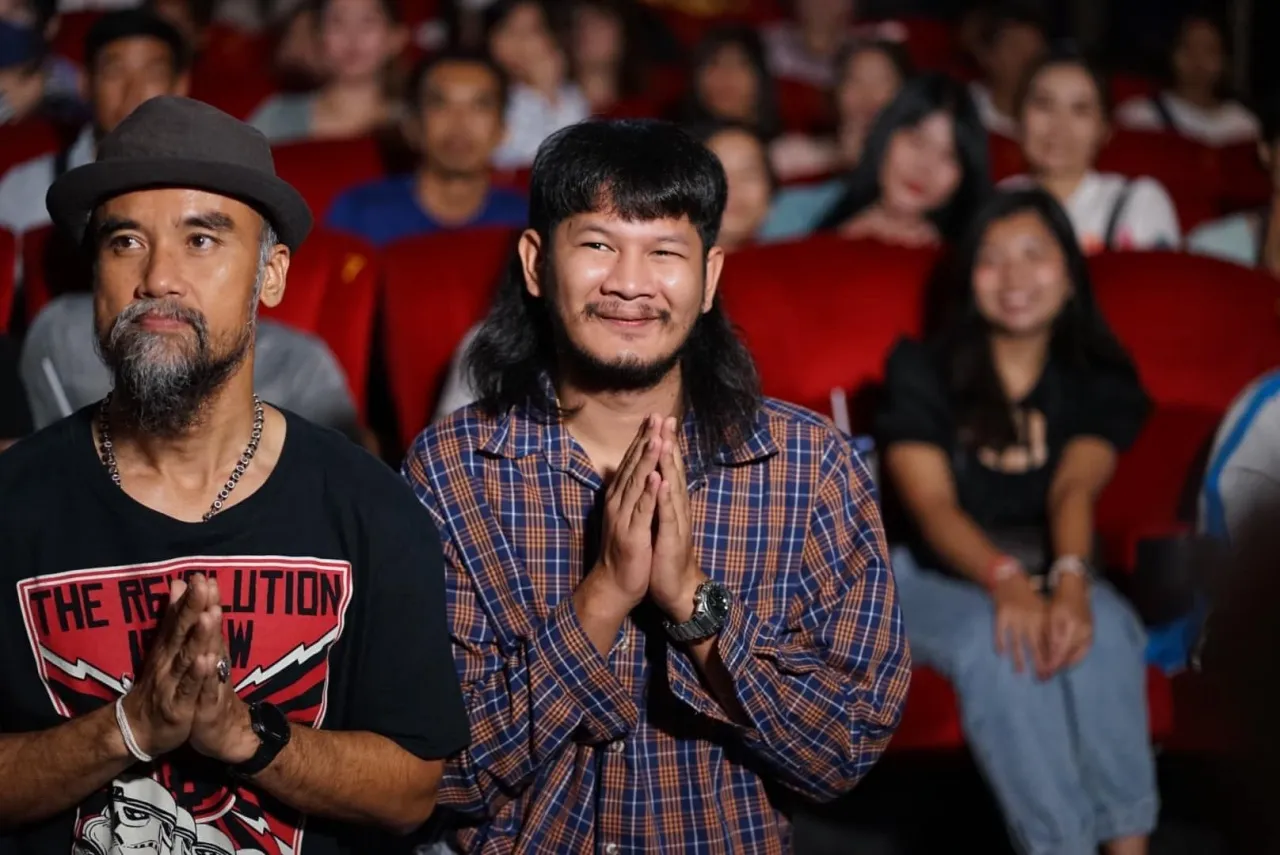 เปิดประวัติ ด้งเด้ง หรือ จ่าลอด พระเอกจักรวาลไทบ้าน ผู้มีทรงผมเป็นเอกลักษณ์