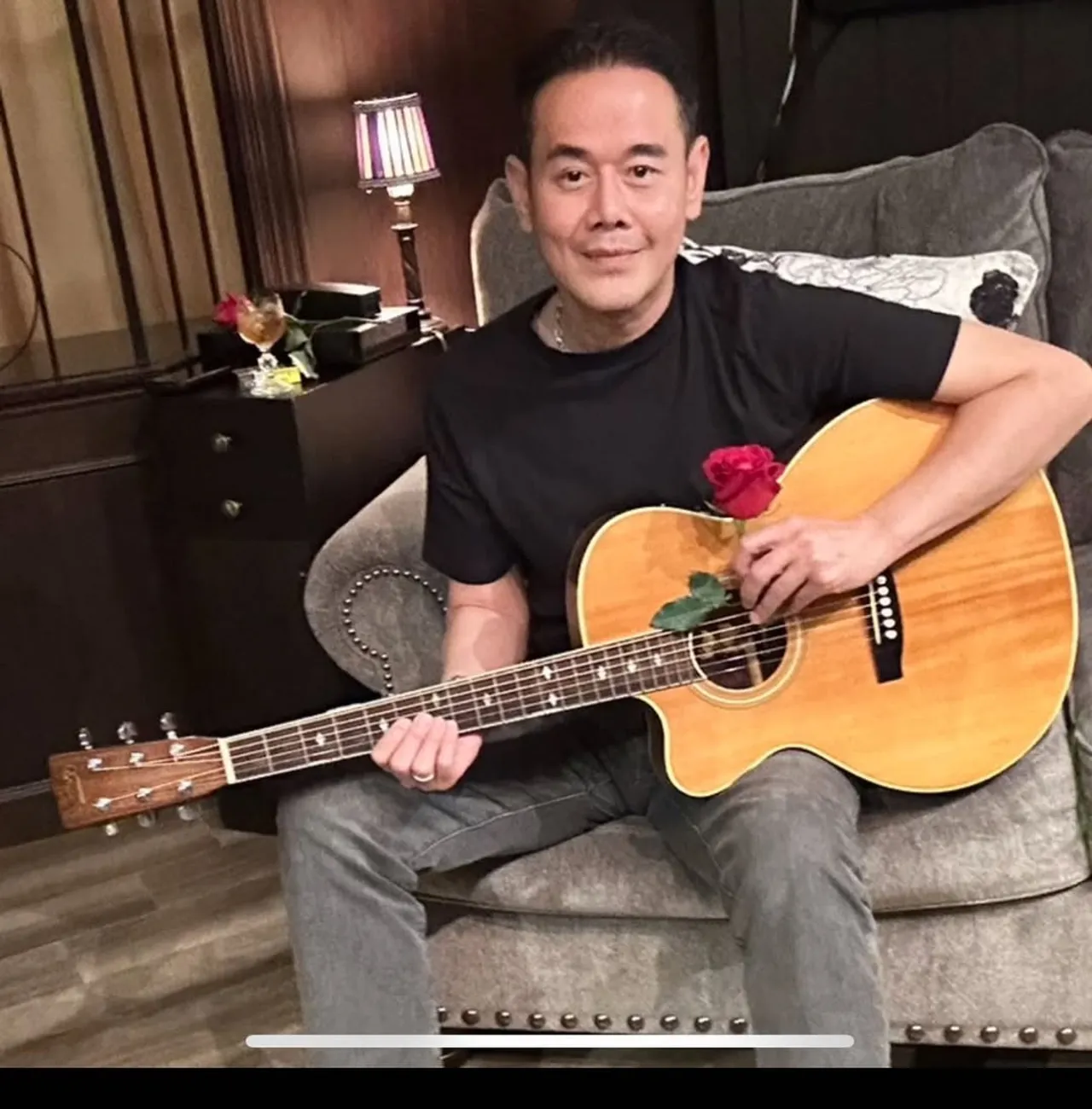 เป๊ก สัณณ์ชัย โพสต์ให้กำลังใจ ดิว อริสรา ด้วยข้อความสุดซึ้ง หลังต้องสูญเสียคุณพ่อ 