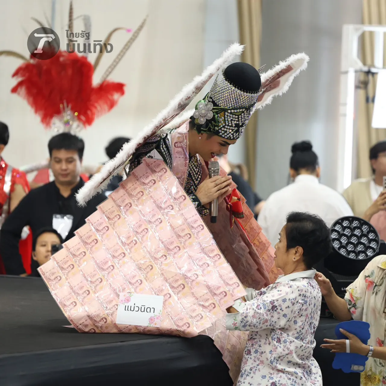 ศรราม น้ำเพชร เสิร์ฟความสนุกสุดฟินในงานไทยรัฐแฟร์ แฟนคลับสายเปย์จัดมาลัยให้แบบจุกๆ