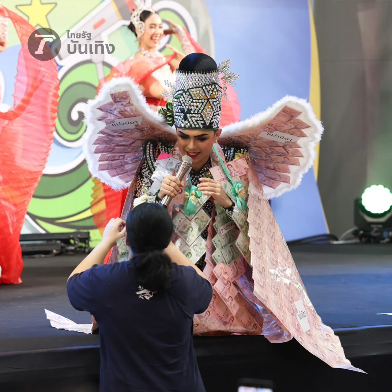 ศรราม น้ำเพชร เสิร์ฟความสนุกสุดฟินในงานไทยรัฐแฟร์ แฟนคลับสายเปย์จัดมาลัยให้แบบจุกๆ