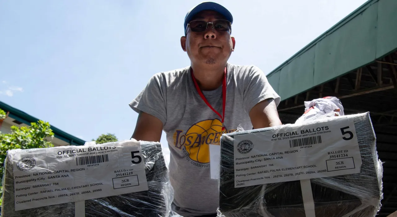 ชาวฟิลิปปินส์ออกมาใช้สิทธิ์เลือกตั้งกลางเทอม ชี้วัดอำนาจมาร์กอส จูเนียร์