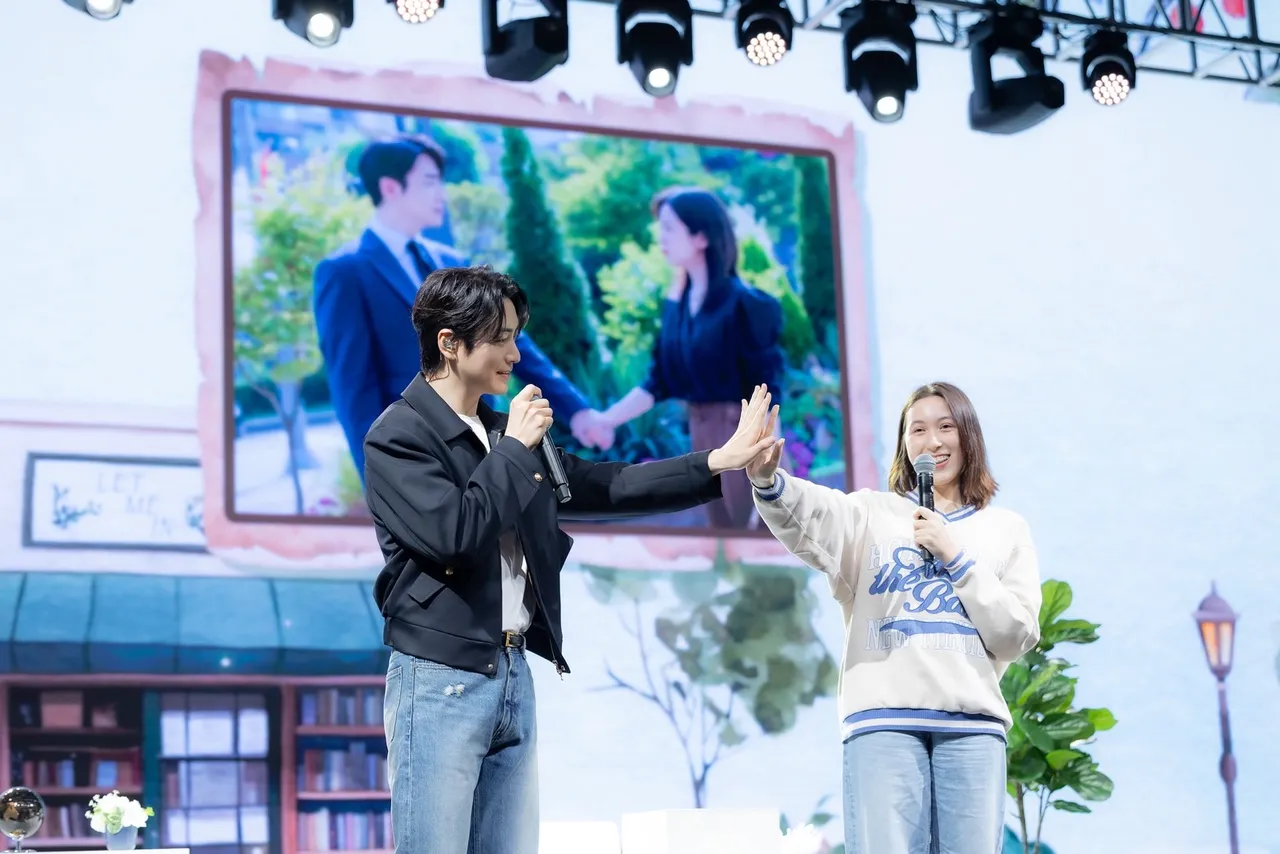 อีจุนฮยอก เสิร์ฟโมเมนต์สุดหวาน ทำซีอีโอคังสาขาไทยยิ้มแก้มปริ 