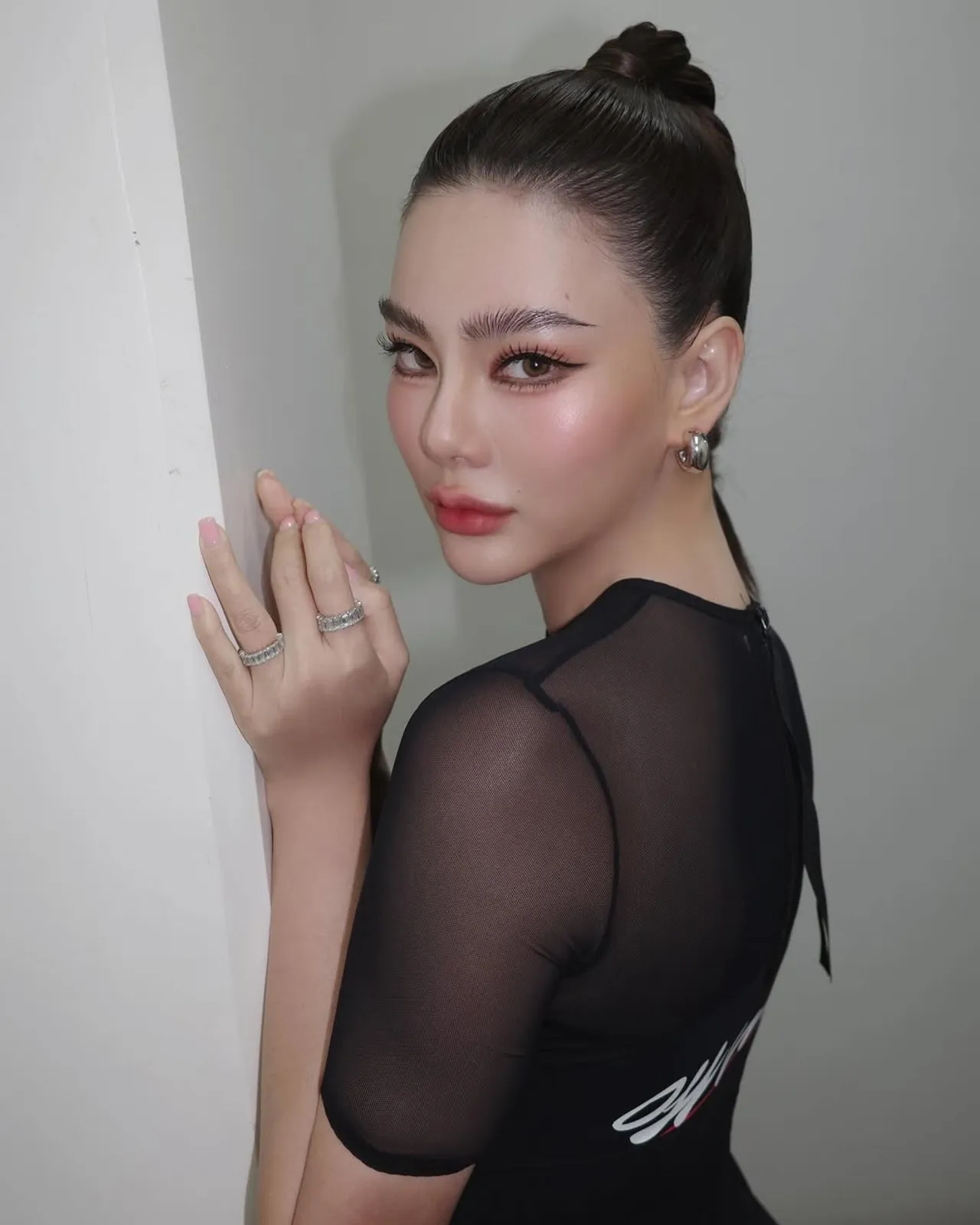 เมย์ วาสนา เผยเหตุผลที่ส่งพวงหรีดร่วมอาลัยในงานศพ พ่อดิว อริสรา (คลิป)