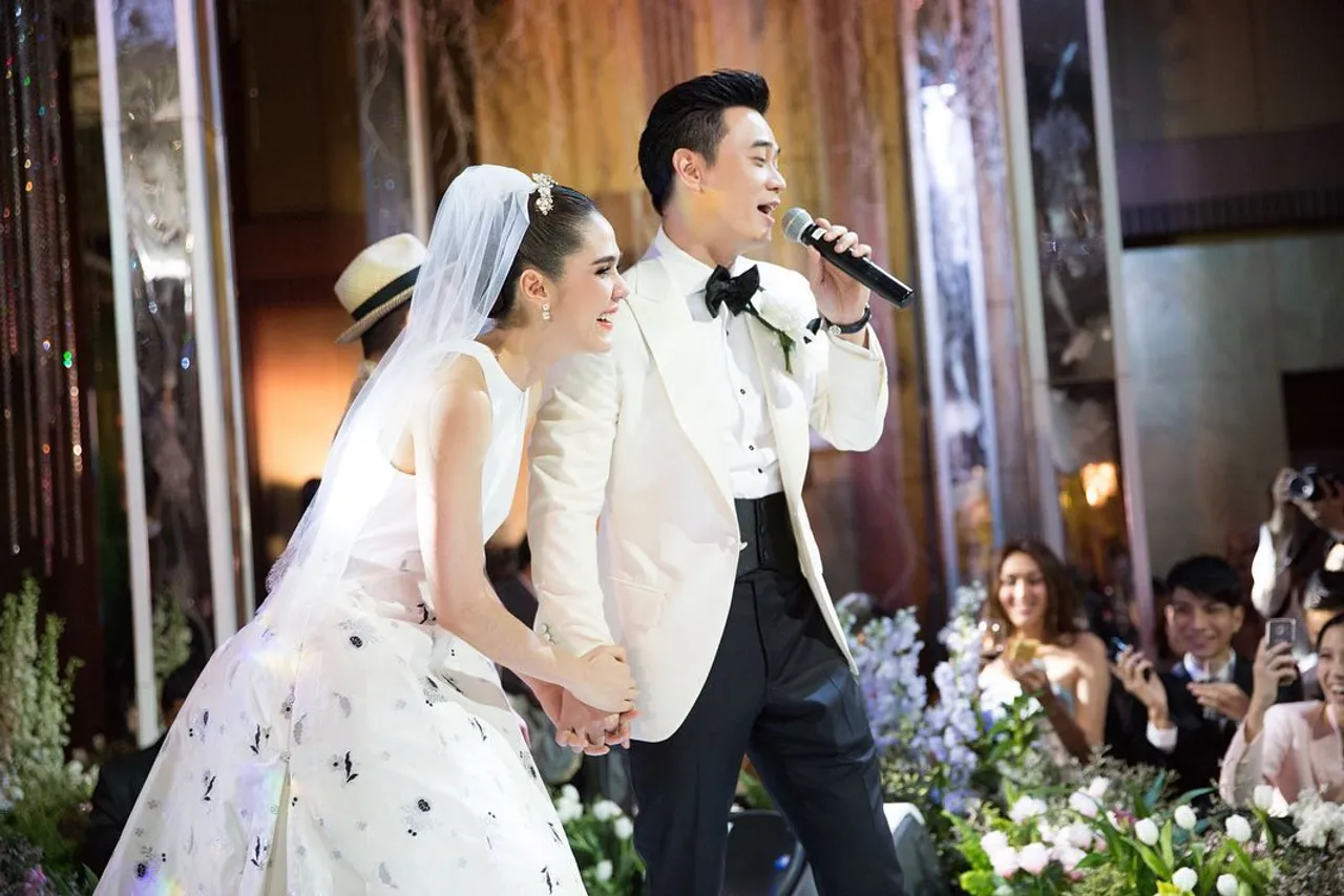 ชมพู่ อารยา เผยเวลาผ่านไปไวมาก ครบรอบแต่งงาน 10 ปี สุดแฮปปี้ นัดสามีอีก 2 ปีค่อยจัดงาน