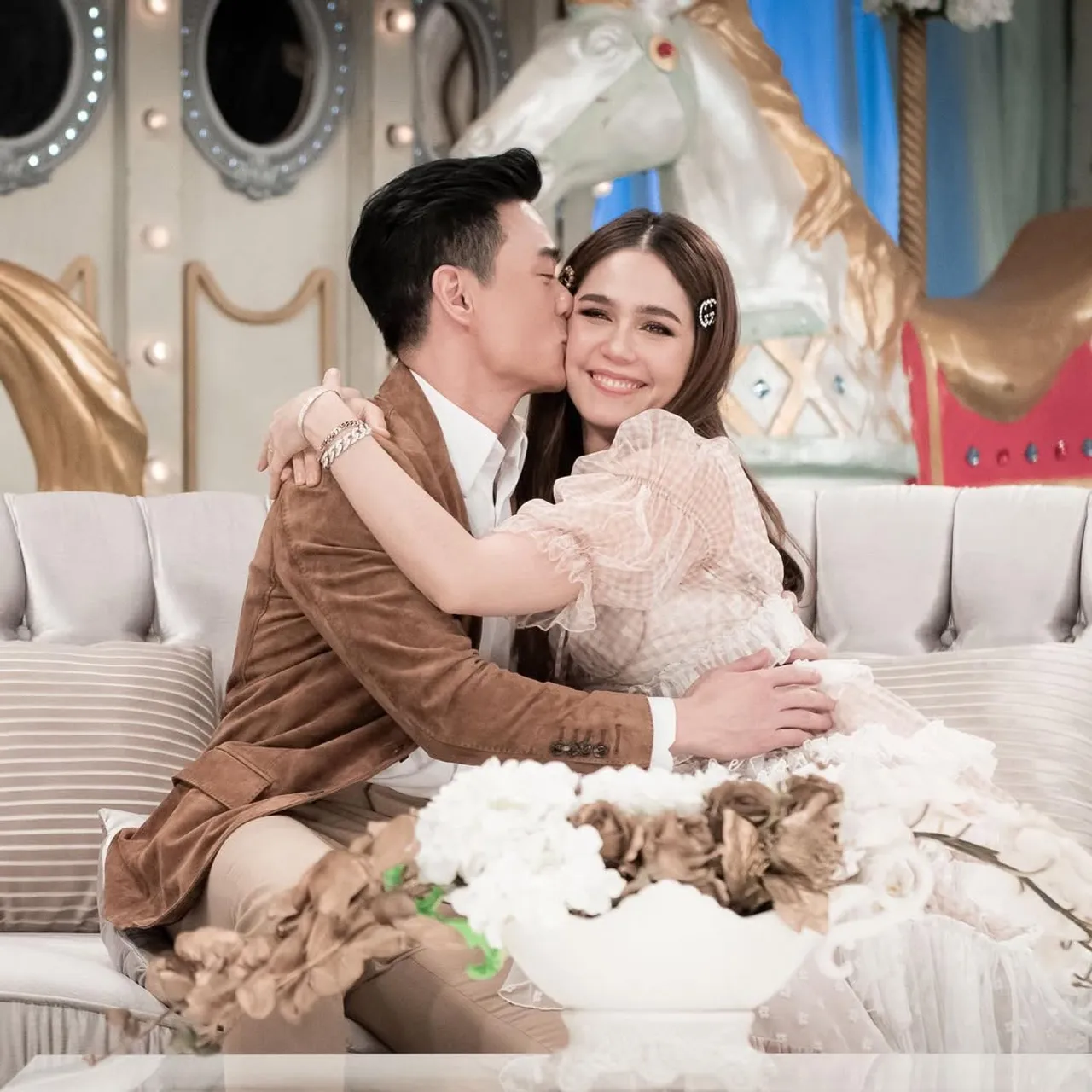 ชมพู่ อารยา เผยเวลาผ่านไปไวมาก ครบรอบแต่งงาน 10 ปี สุดแฮปปี้ นัดสามีอีก 2 ปีค่อยจัดงาน