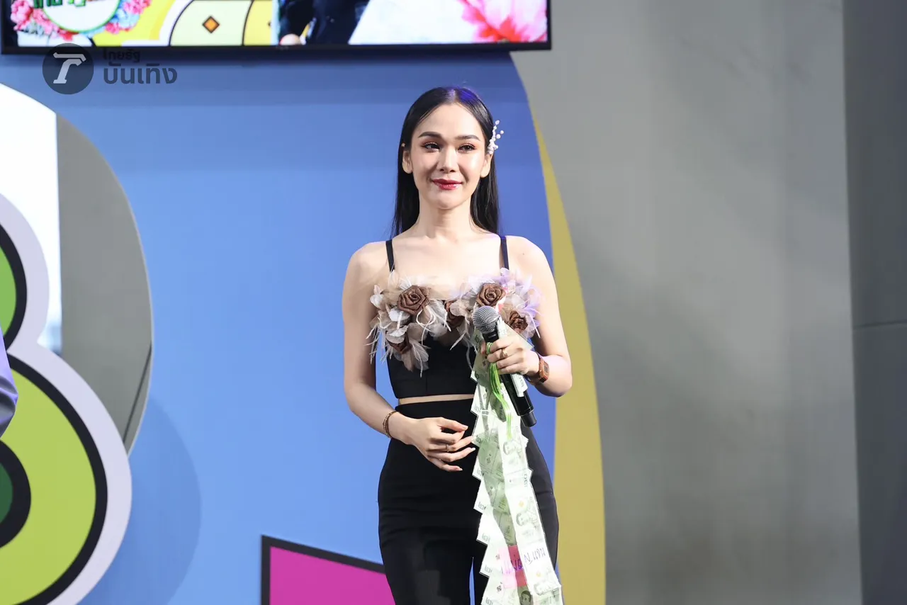 ระเบียบวาทะศิลป์ ยกทัพมามอบความสนุกสุดฟินให้แฟนๆ ในมินิคอนเสิร์ตที่งานไทยรัฐแฟร์