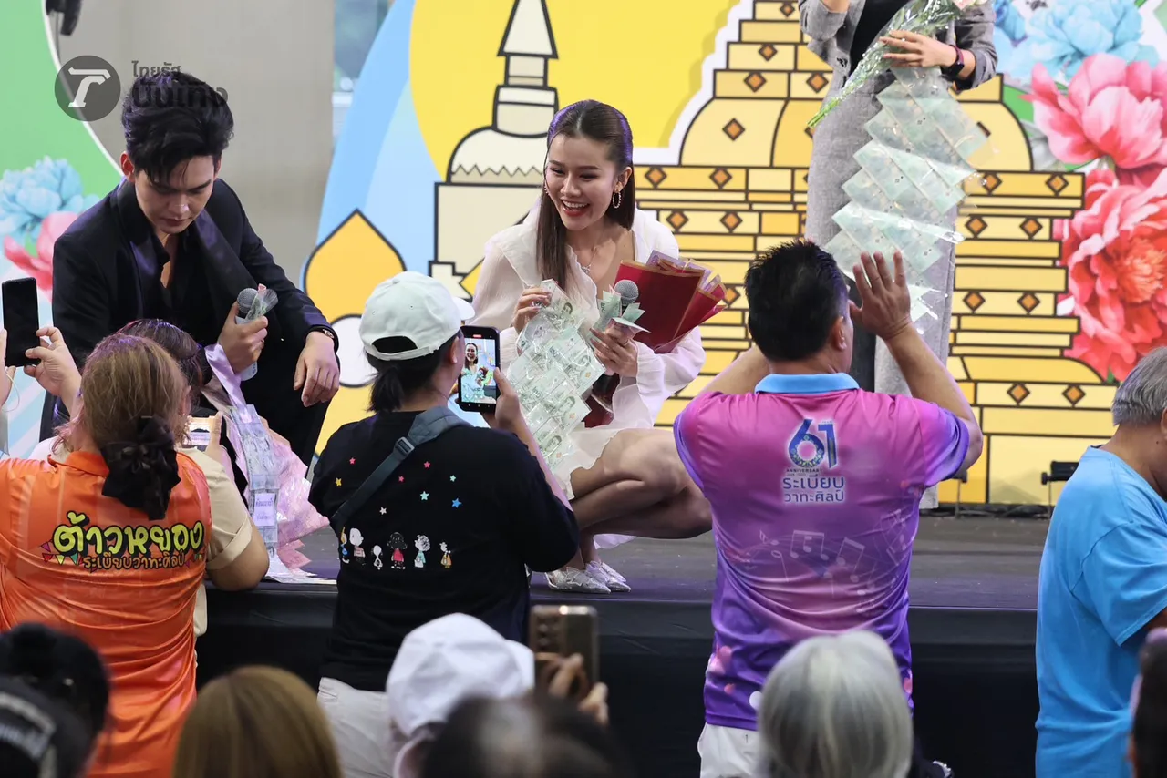 ระเบียบวาทะศิลป์ ยกทัพมามอบความสนุกสุดฟินให้แฟนๆ ในมินิคอนเสิร์ตที่งานไทยรัฐแฟร์