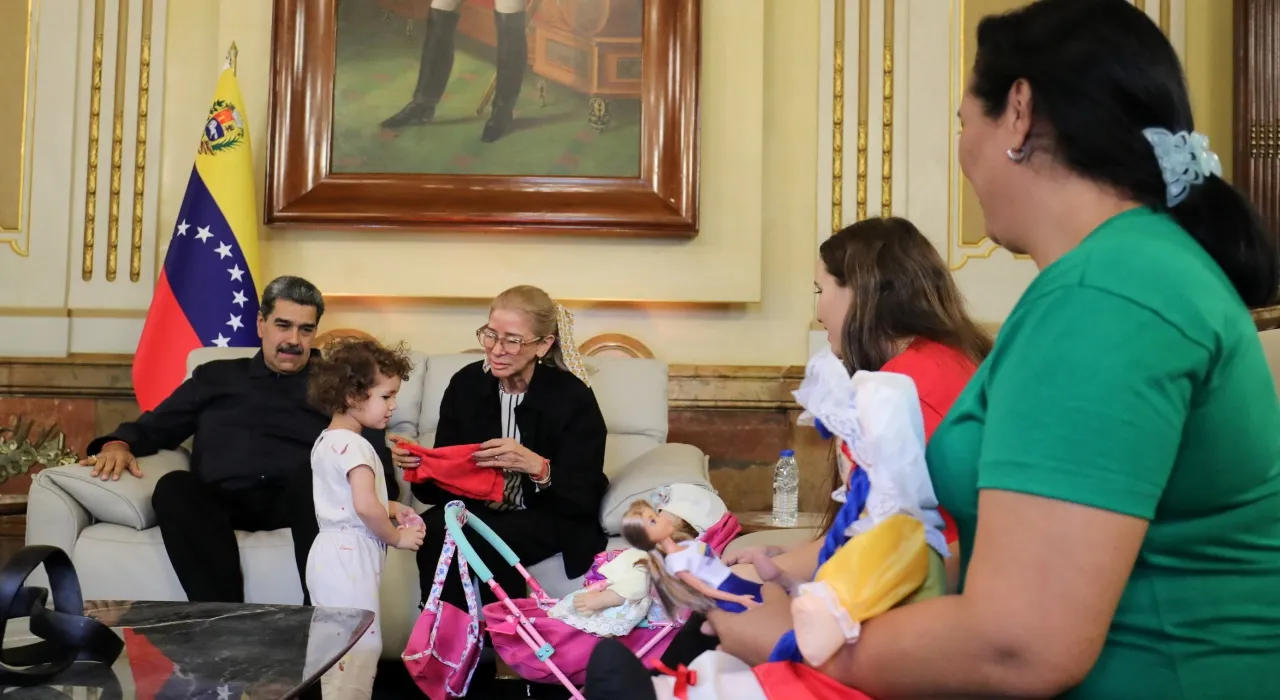 ชื่นมื่น ด.ญ.ชาวเวเนซูเอลาวัย 2 ขวบที่ถูกสหรัฐฯพรากจากพ่อแม่ ถูกส่งกลับประเทศแล้ว