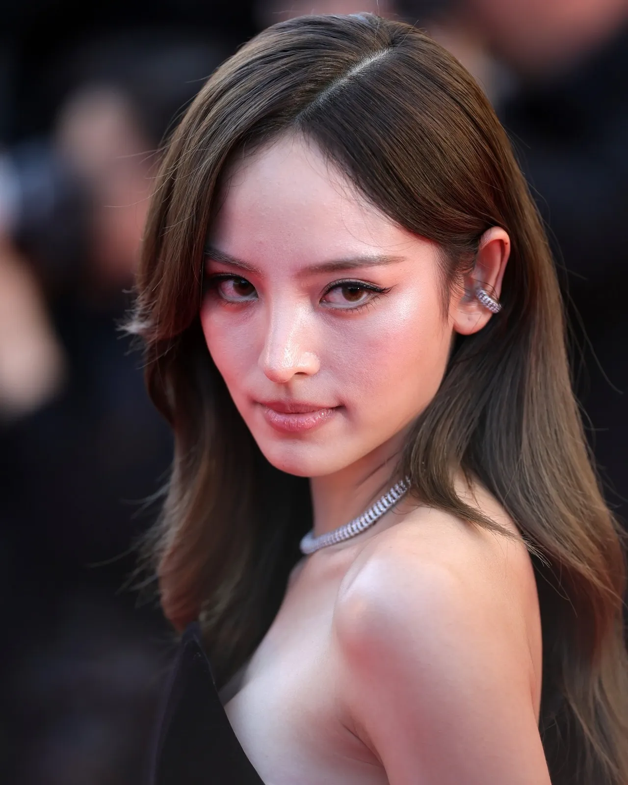 เปิดลุค ณิชา ณัฏฐณิชา เดินพรมแดงที่คานส์ครั้งแรก สวยเจิดจรัสออร่ามาก