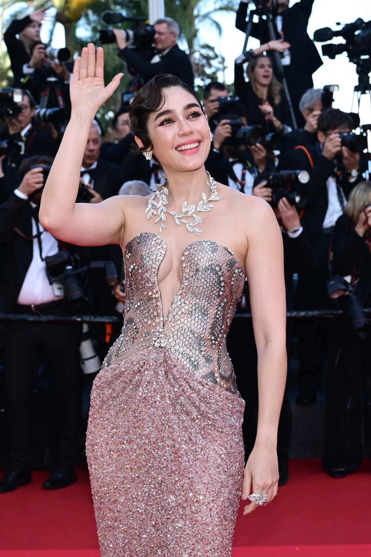 ชมพู่ อารยา อวดลุคสุดเซ็กซี่ร่วมปาร์ตี้ที่คานส์ ถ่ายรูปร่วมเฟรม คิมโกอึน