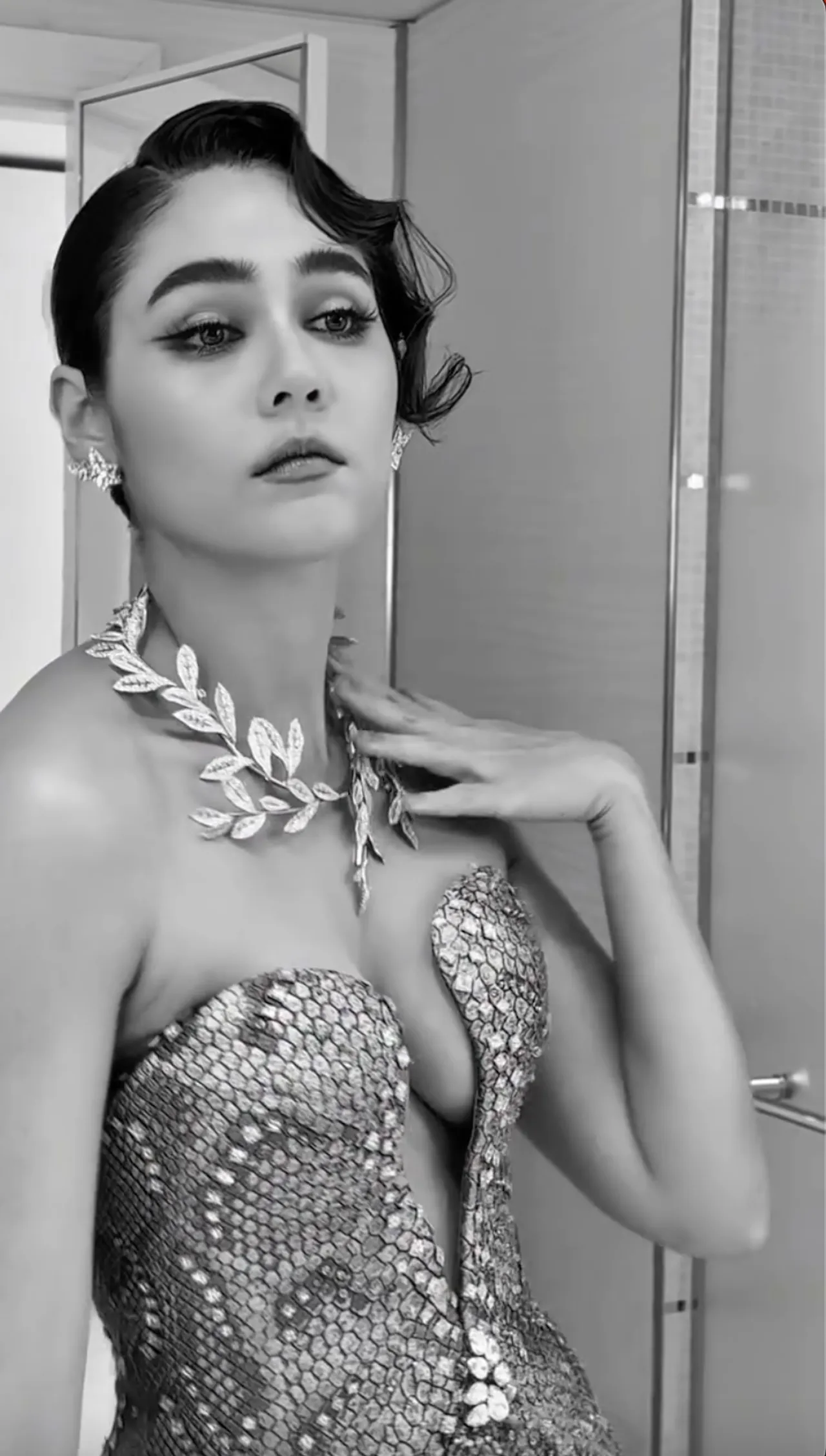 แม่ก็คือแม่ ชมพู่ อารยา เสิร์ฟแล้ว ลุคแรกพรมแดงคานส์ 2025 สวยหรูดูแพงเว่อร์