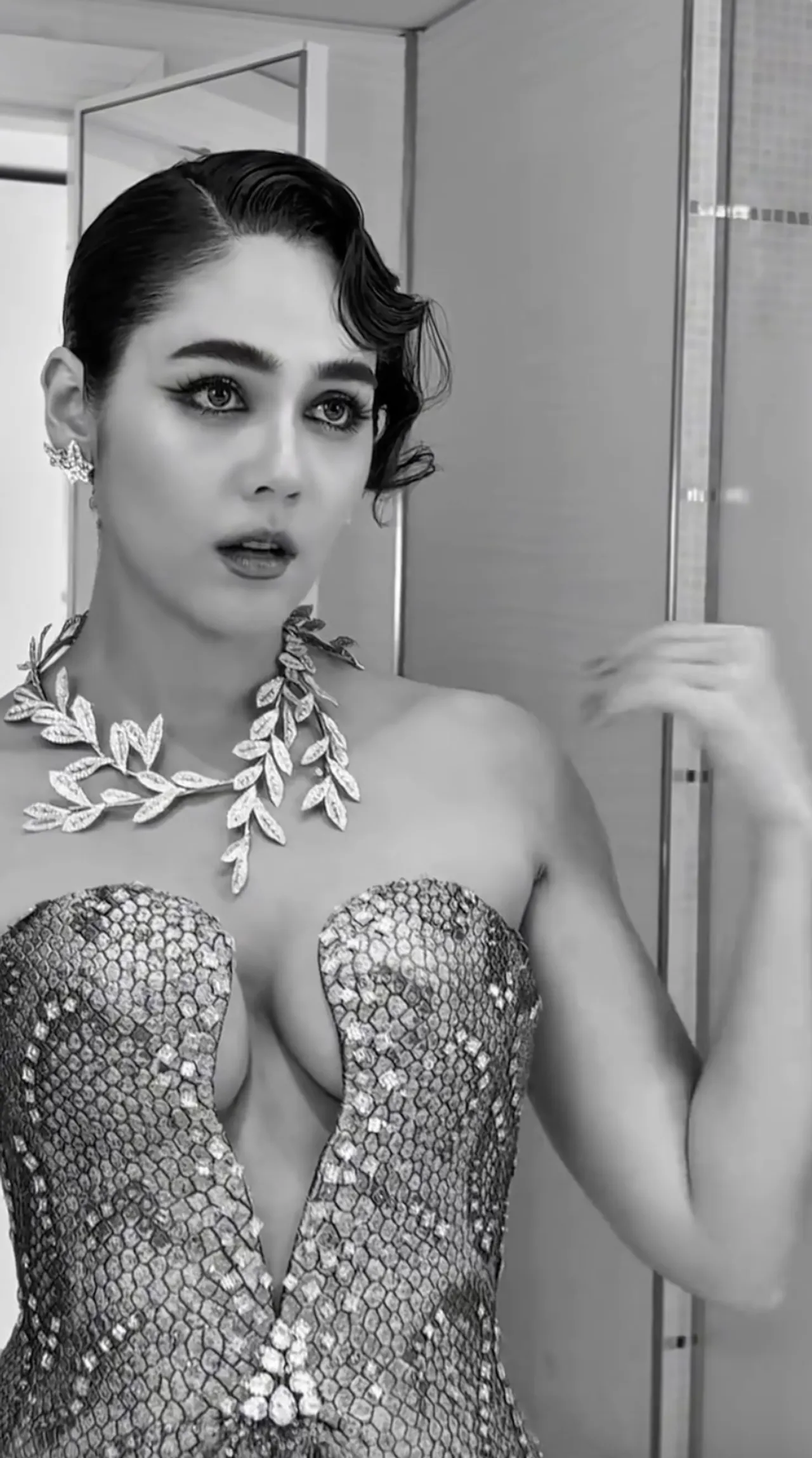 แม่ก็คือแม่ ชมพู่ อารยา เสิร์ฟแล้ว ลุคแรกพรมแดงคานส์ 2025 สวยหรูดูแพงเว่อร์