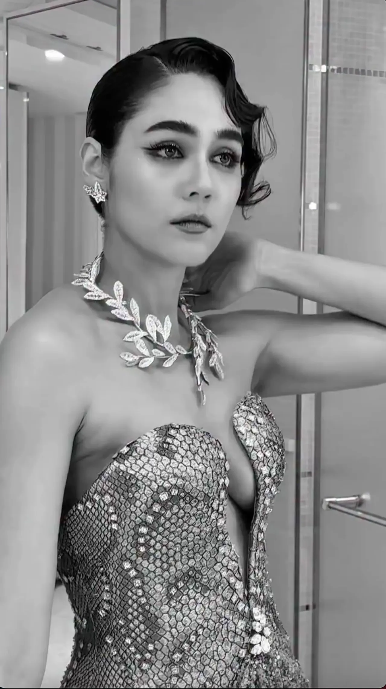 แม่ก็คือแม่ ชมพู่ อารยา เสิร์ฟแล้ว ลุคแรกพรมแดงคานส์ 2025 สวยหรูดูแพงเว่อร์