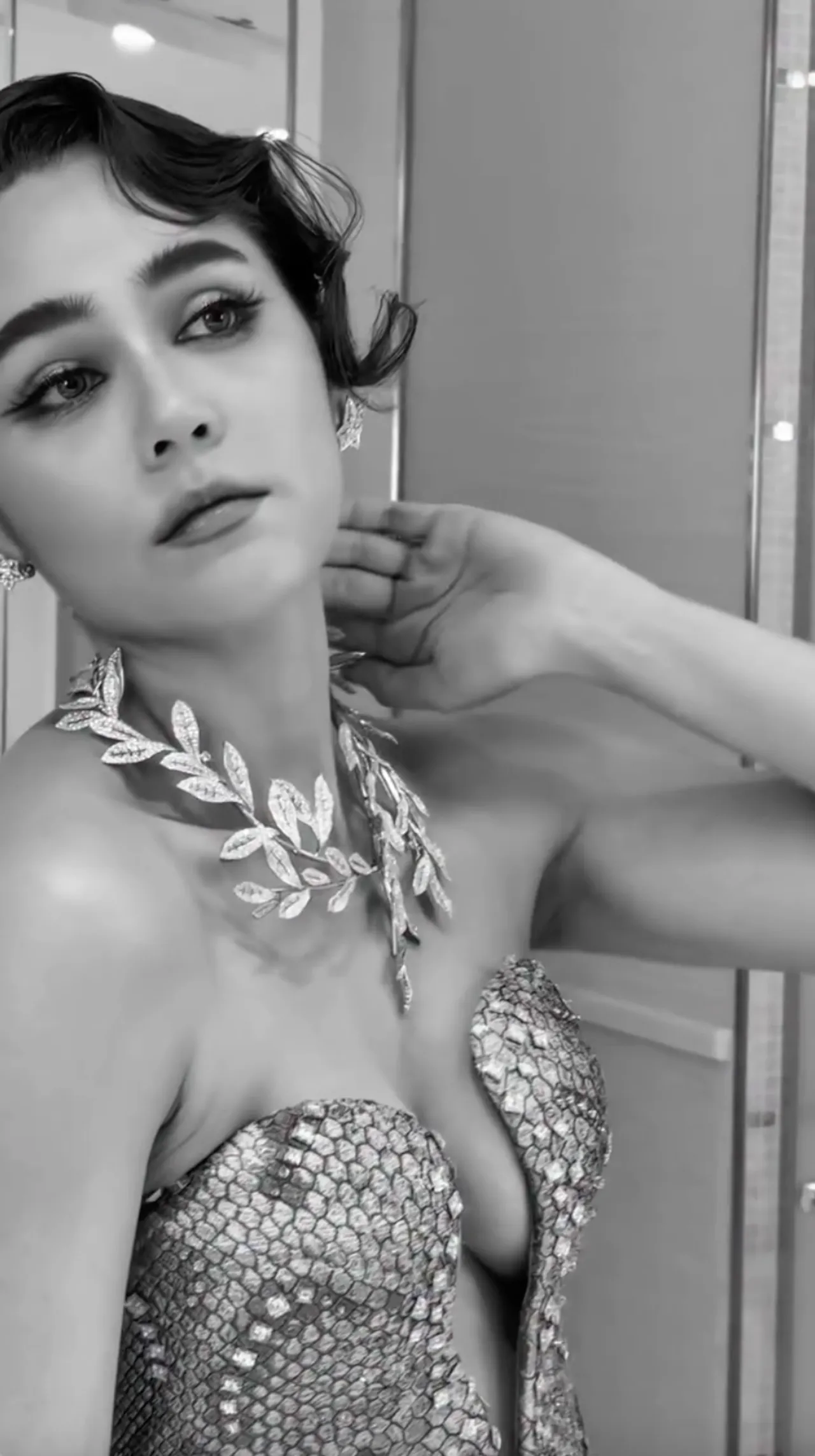 แม่ก็คือแม่ ชมพู่ อารยา เสิร์ฟแล้ว ลุคแรกพรมแดงคานส์ 2025 สวยหรูดูแพงเว่อร์