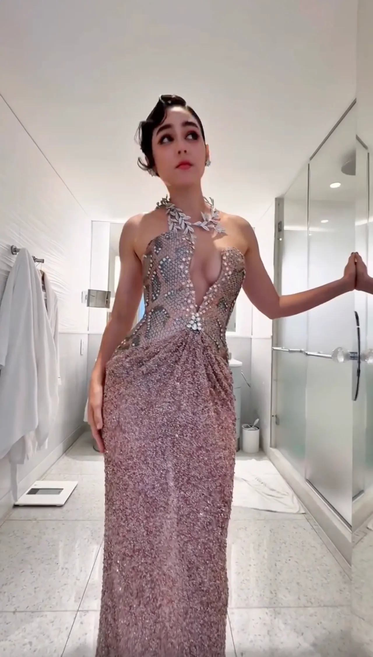 แม่ก็คือแม่ ชมพู่ อารยา เสิร์ฟแล้ว ลุคแรกพรมแดงคานส์ 2025 สวยหรูดูแพงเว่อร์