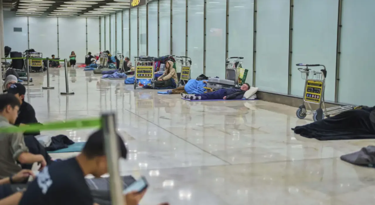 สนามบินมาดริดคุมเข้ม ไม่มีตั๋วไม่ให้เข้า แก้ปัญหาคนเร่ร่อนเนียนเข้ามานอน