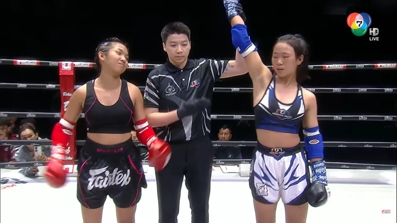 มิลลิ ขึ้นชกมวยไฟต์แรกในชีวิต ออกอาวุธจัดเต็ม สุดท้ายแพ้คะแนนฉิวเฉียด