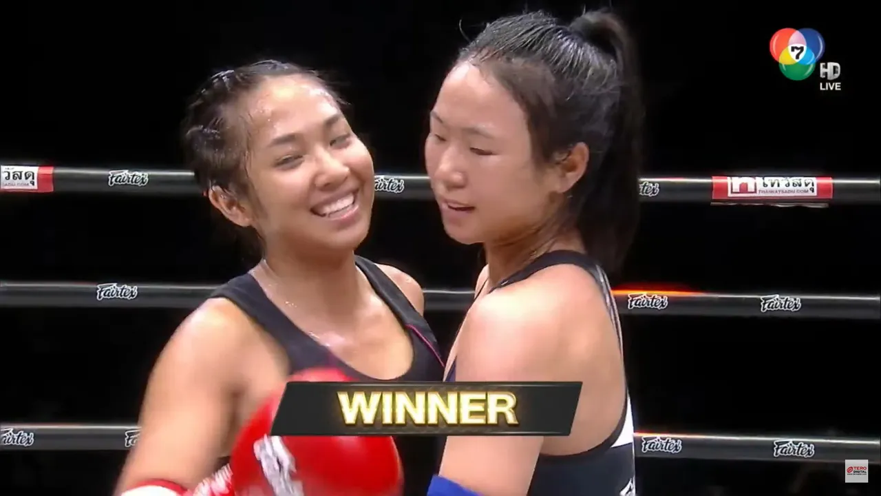 มิลลิ ขึ้นชกมวยไฟต์แรกในชีวิต ออกอาวุธจัดเต็ม สุดท้ายแพ้คะแนนฉิวเฉียด