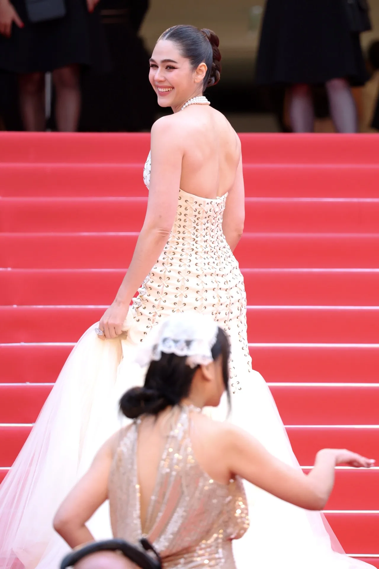 ชมพู่ อารยา เฉิดฉายกับลุค 3 เดินพรมแดงเมืองคานส์ 2025 สวยหวานสะกดใจ