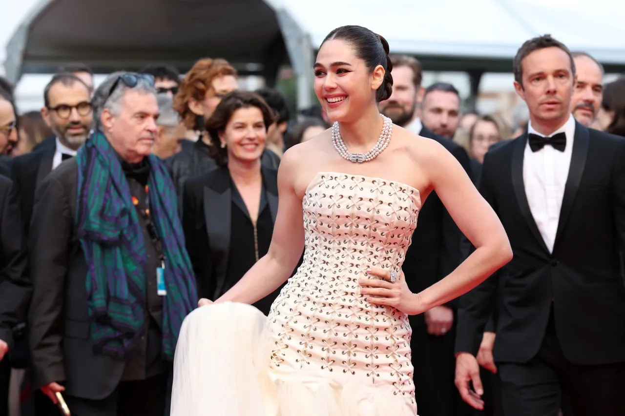 ชมพู่ อารยา เฉิดฉายกับลุค 3 เดินพรมแดงเมืองคานส์ 2025 สวยหวานสะกดใจ