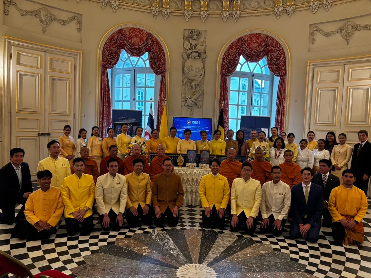 ไทยถวายพระไตรปิฎกสากลแด่กษัตริย์แห่งเบลเยียม