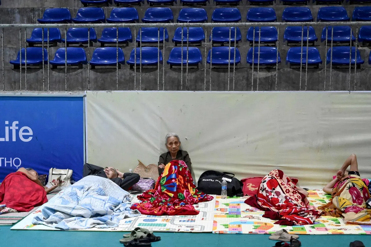 เวียดนามสั่งปิดสนามบิน รับมือไต้ฝุ่นคาจิกิ ถล่มชายฝั่งตอนกลางประเทศบ่ายวันนี้