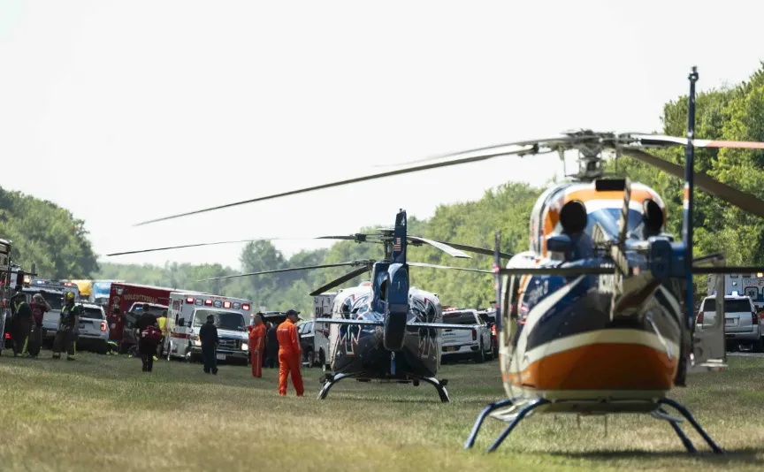 รถบัสนทท.พลิกคว่ำที่นิวยอร์ก ดับ 5 ศพ เจ็บหลายสิบ