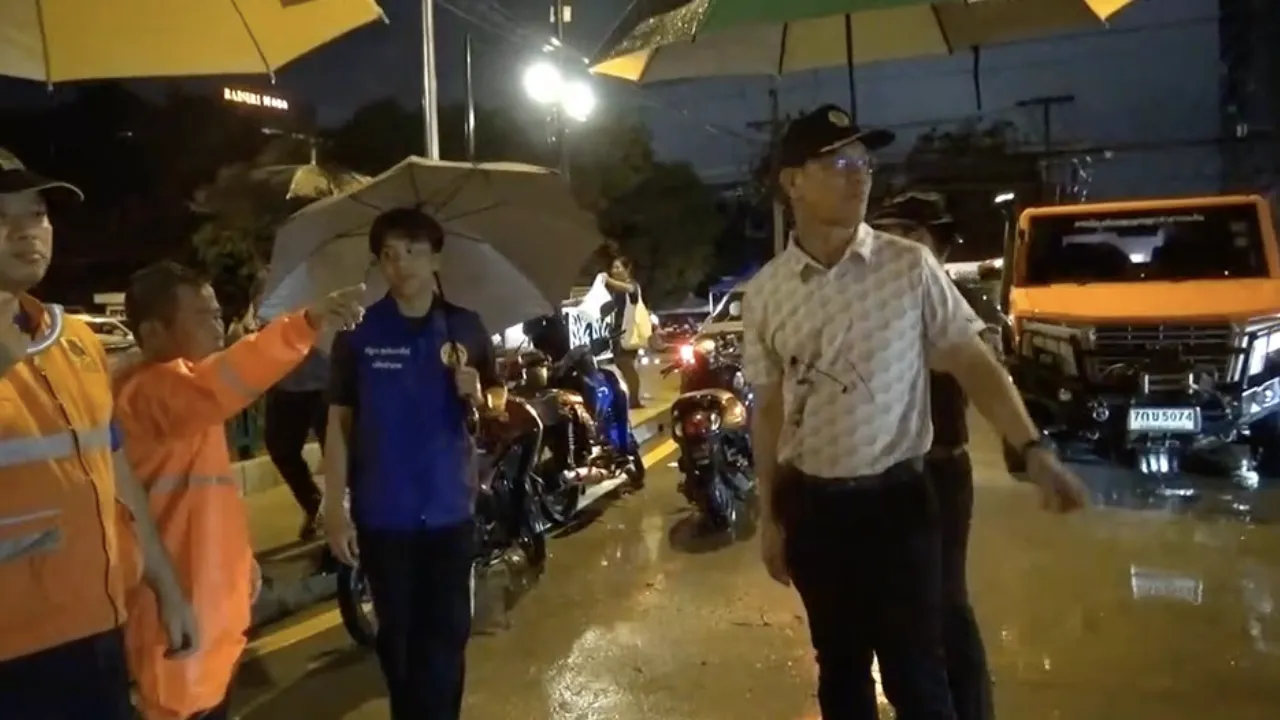 ฝนถล่มเชียงใหม่กว่า 2 ชม. ทำน้ำป่าจากดอยสุเทพหลากท่วม "ชุมชนช่างเคี่ยน" กลางดึก