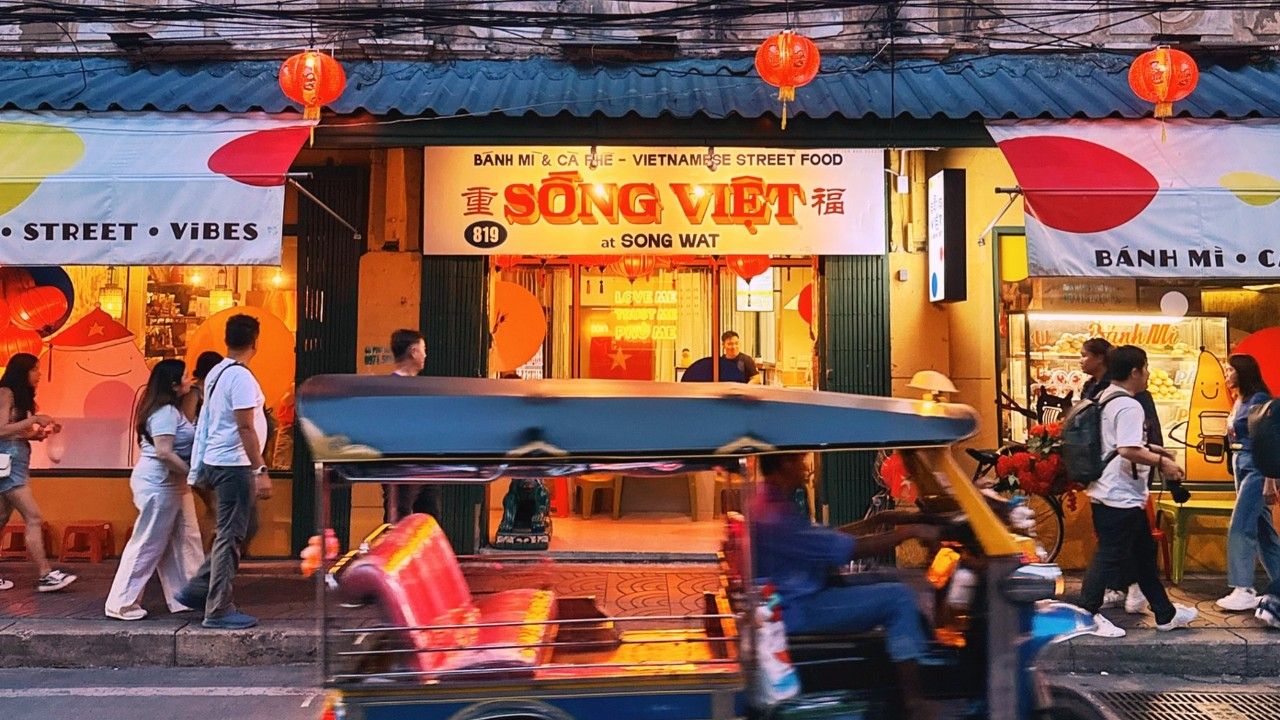 ขอบคุณภาพจากเฟซบุ๊ก Song Viet at Song Wat