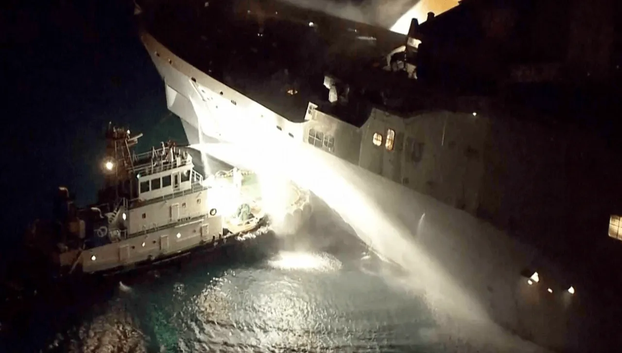 ไฟไหม้เรือรบสหรัฐฯ ใกล้ฐานทัพเรือโอกินาวา กะลาสีเรือเจ็บเล็กน้อย 2 นาย