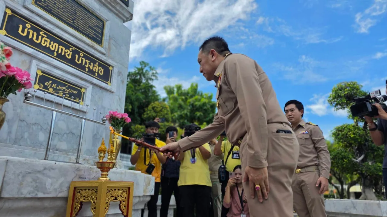 “นิรัตน์” อธิบดีกรมการปกครองคนใหม่ ถือฤกษ์ดีสักการะสิ่งศักดิ์สิทธิ์ ก.มหาดไทย