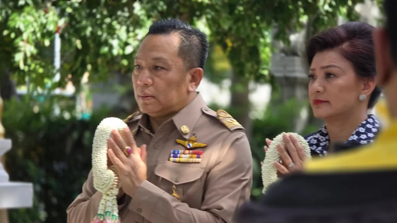 “นิรัตน์” อธิบดีกรมการปกครองคนใหม่ ถือฤกษ์ดีสักการะสิ่งศักดิ์สิทธิ์ ก.มหาดไทย
